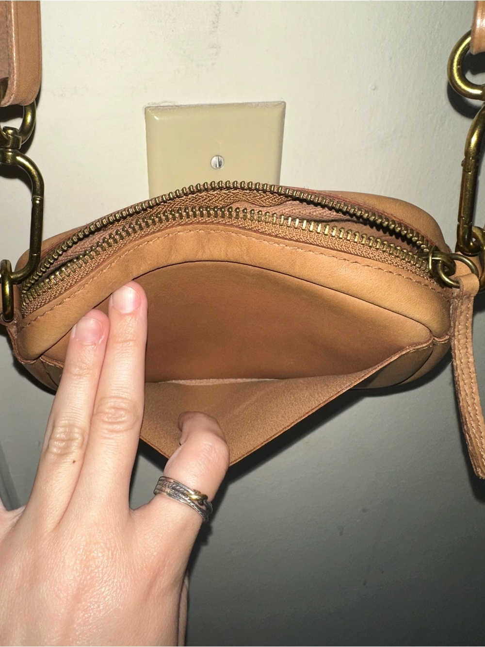 Madewell the leather carabiner mini bag - Picture 6 of 7
